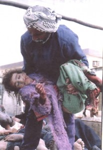 アメリカ軍のよる爆撃の犠牲となった少女